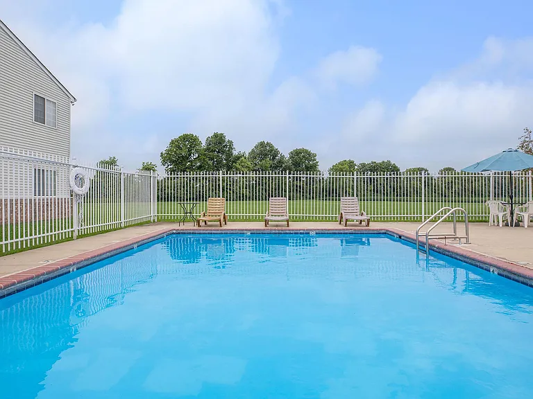 Camby Crossing Apartments — Photo 14