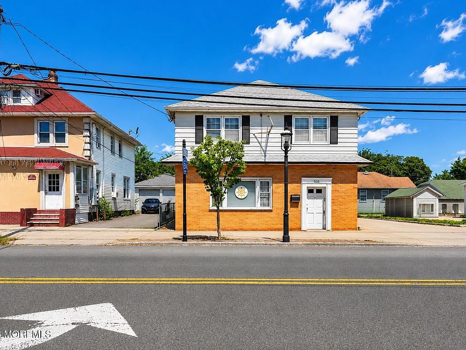 1st image of 335 Maple Place
