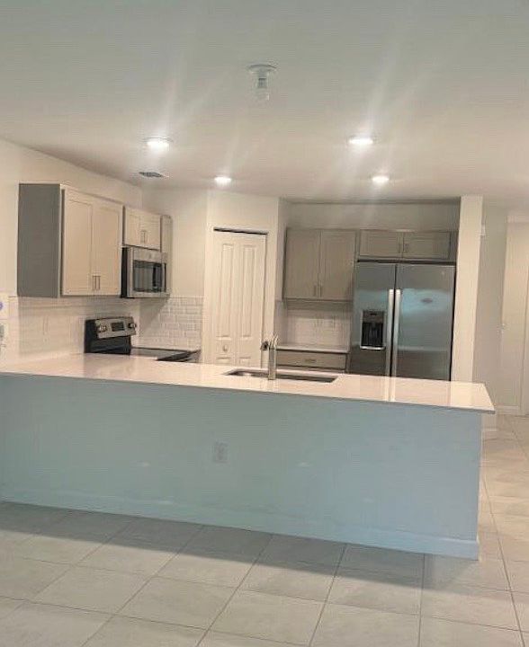1st image of 6733 Broadwater Ln