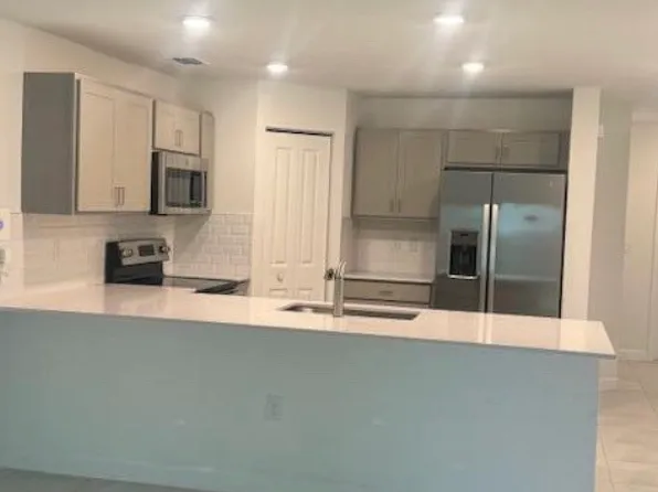 6733 Broadwater Ln, Lake Worth, FL 33467