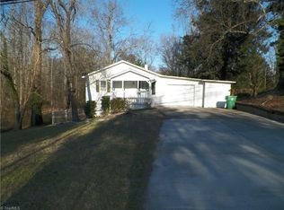 6136 Meadowbrook Dr, Trinity, NC 27370