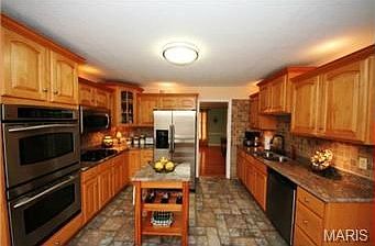 3rd image of 902 Sunset Ln