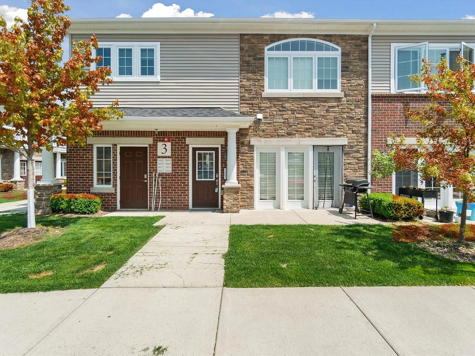 2 bed, 2.0 bath, 1290 sqft, $2,300 — Photo 1