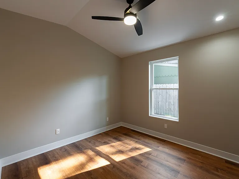 513 Pershing Ave — Photo 13
