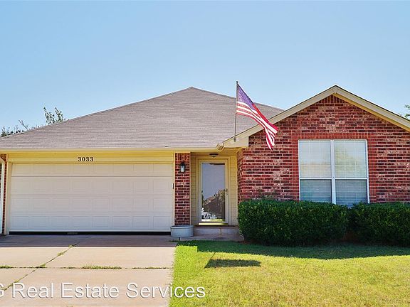 2nd image of 3033 Cavecreek St