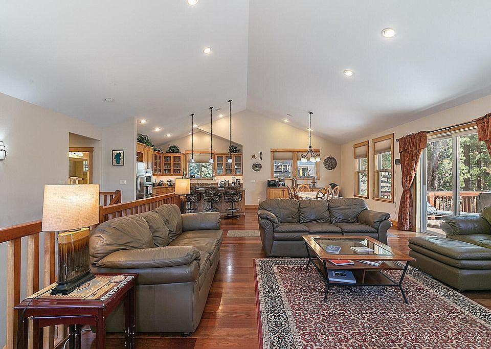 2nd image of 1060 Bristol Cir