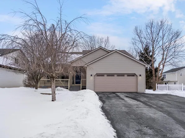 804 Inverness Dr, Oxford, MI 48371