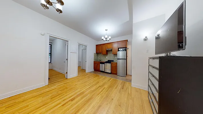 Rented by Bond New York | media 37