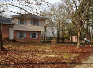 93 Crestview Pl, Spring Lake, NC 28390