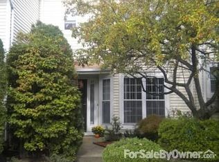 27 Ardsley Sq, Parlin, NJ 08859