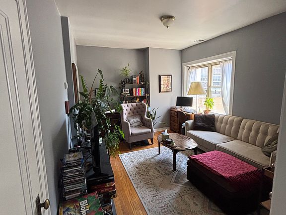 3rd image of 3026 W Palmer Blvd APT 3N