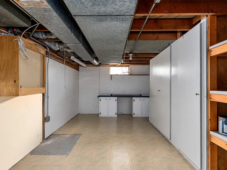 2116 Riverside Dr NE — Photo 14