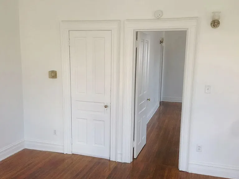 588 W Market St #2 — Photo 2