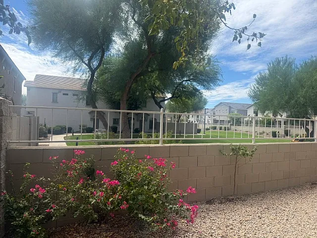 3 bed, 2.5 bath, 1439 sqft, $1,950 — Photo 4