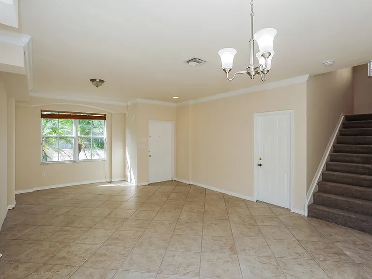 2030 SE 14th Ct — Photo 5