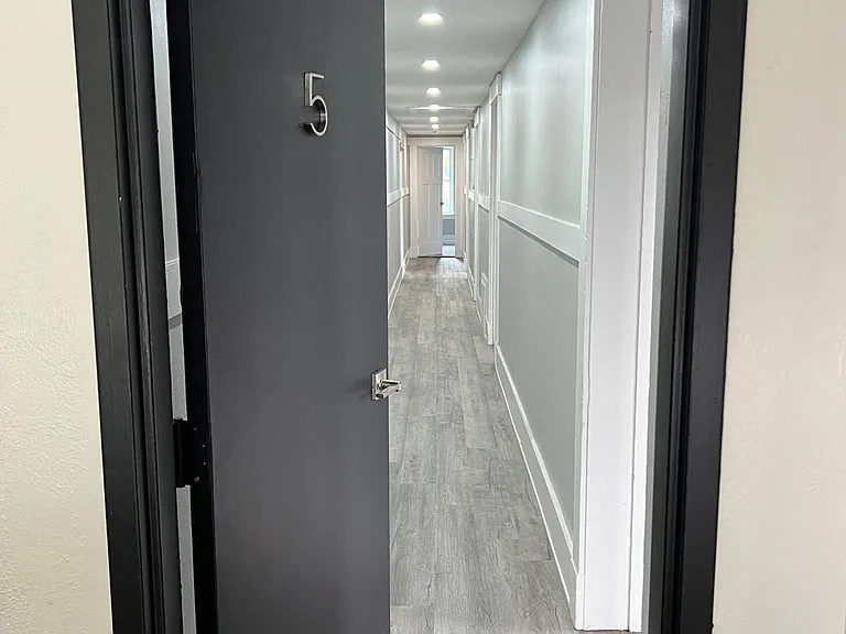 319 N Beatty St #5 — Photo 14
