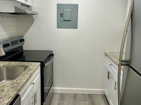 2nd image of 3323 N Westmoreland Dr #9371