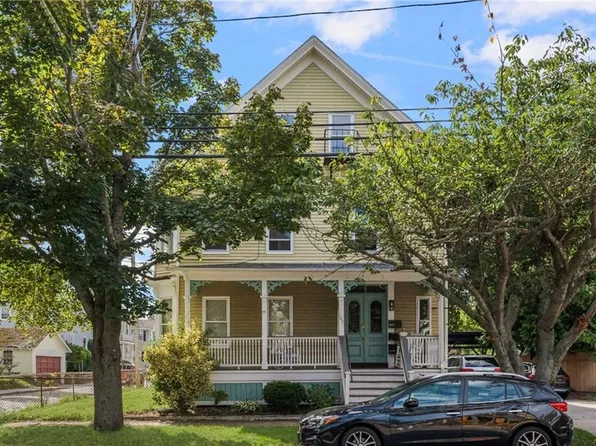183 Wood St APT 3, Bristol, RI 02809