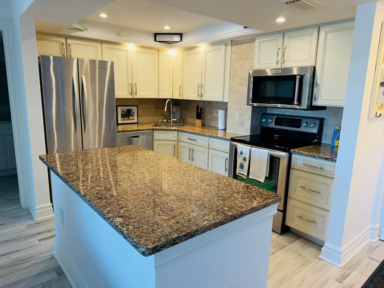 4900 Brittany Dr S #413 — Photo 2