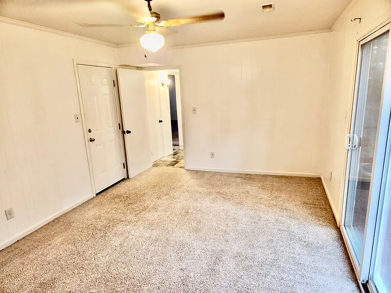 102 Chapel Hill Ln — Photo 7