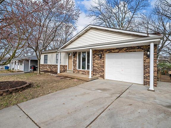 2nd image of 4825 Cherry Blossom Ln