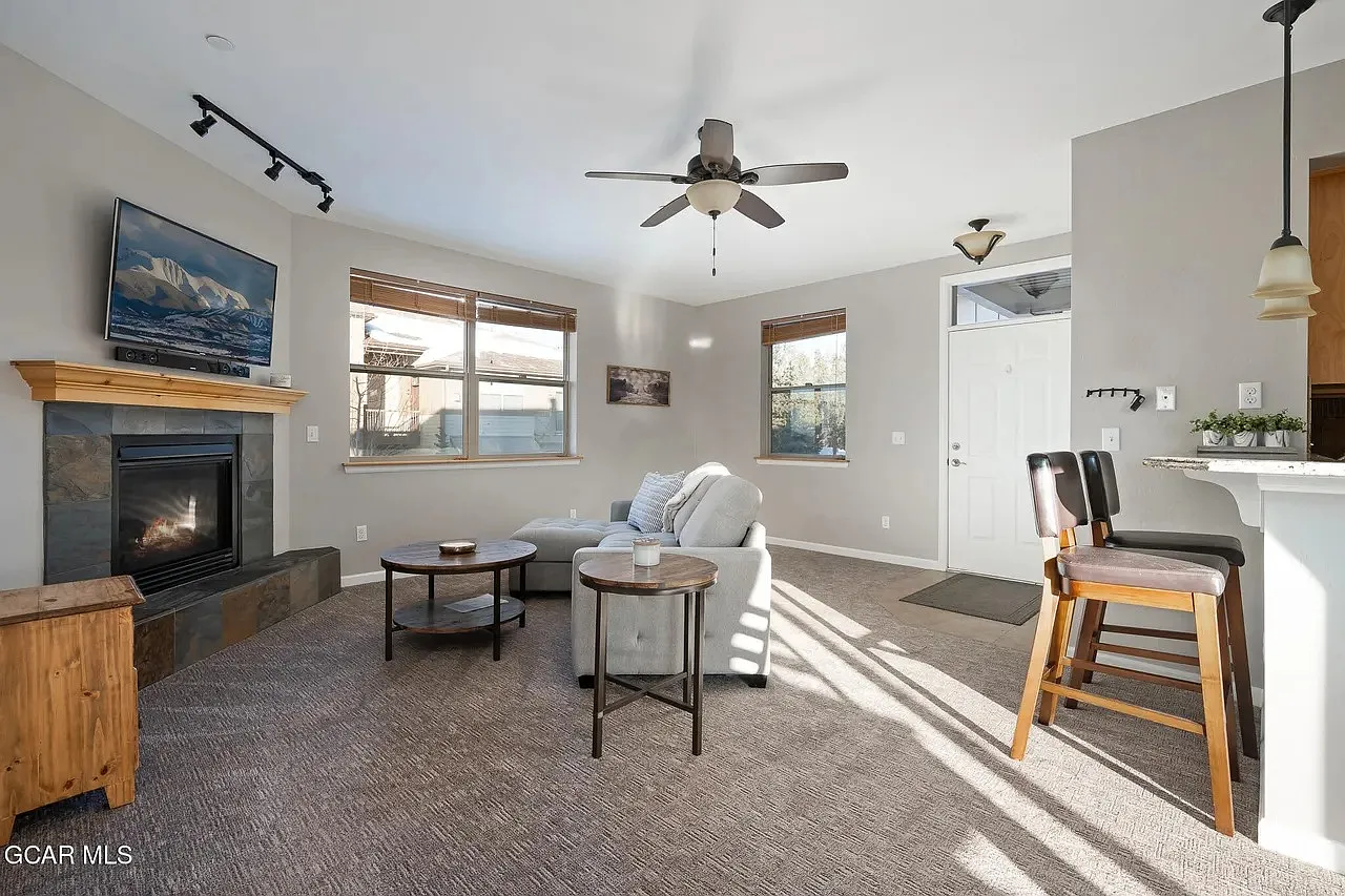 2 bed, 1204 sqft, $2,550 — Photo 2