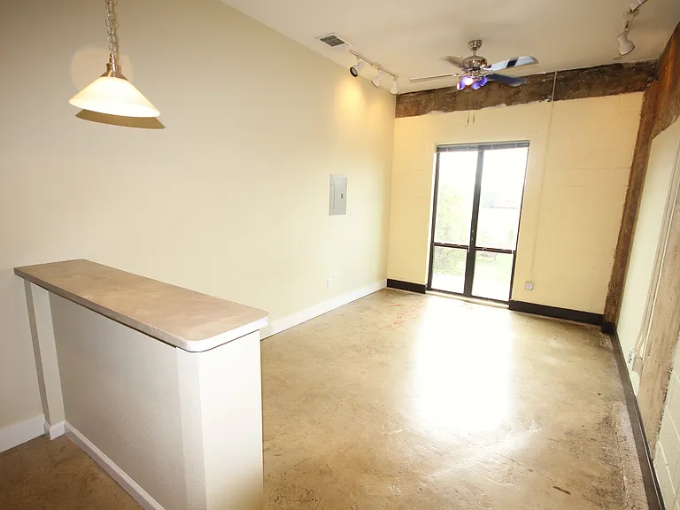 710 S Medina #203 — Photo 18