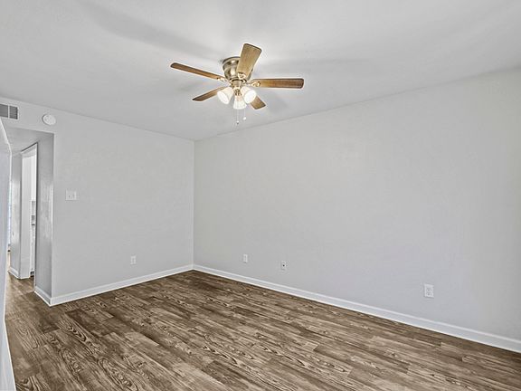 4th image of 607 Chickadee Dr #2