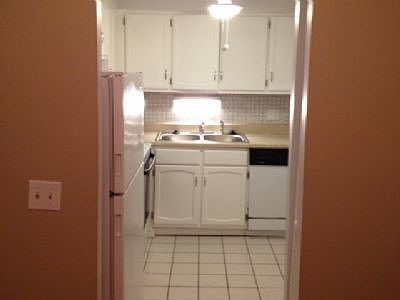 4th image of 3825 N Pine Grove Ave APT 302B