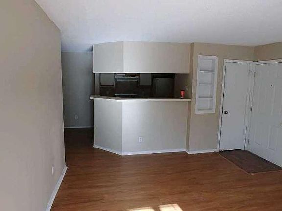 5th image of 249 Afton Sq Unit 210