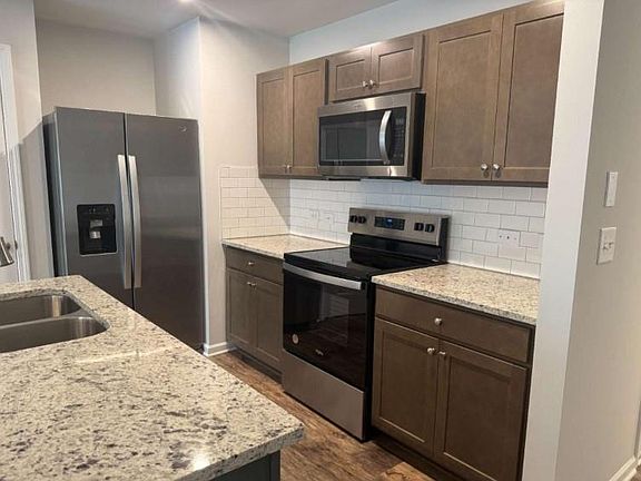 4th image of 73 Silver Leaf Ln
