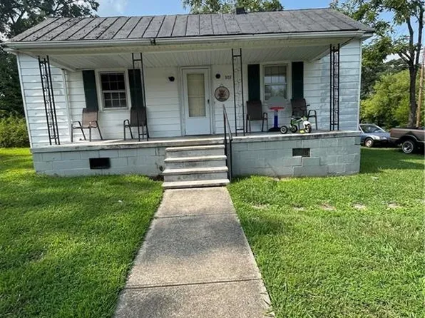 803 Oak St, Eden, NC 27288