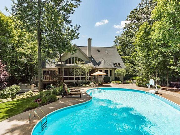 4th image of 8298 Chippenham Dr