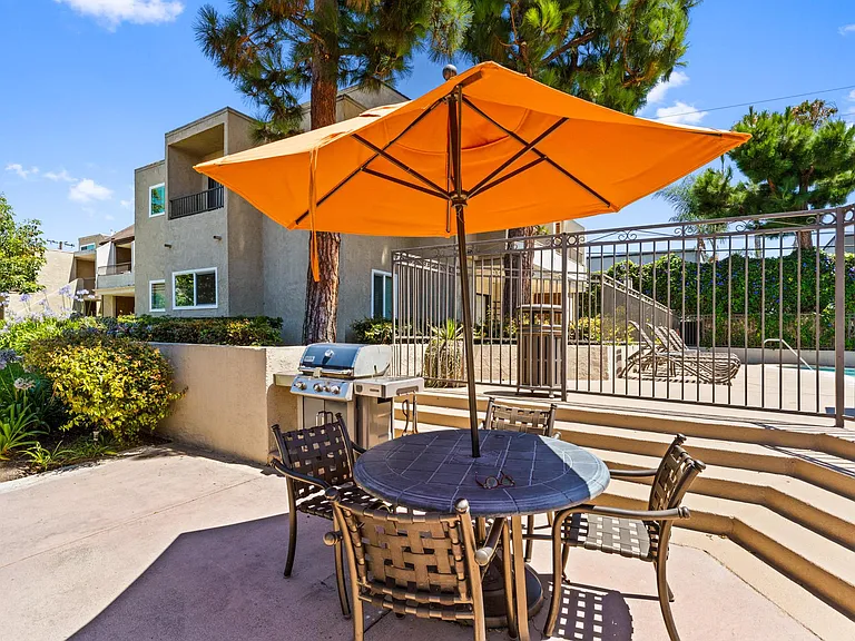 Mesa Pines Apartments — Photo 9
