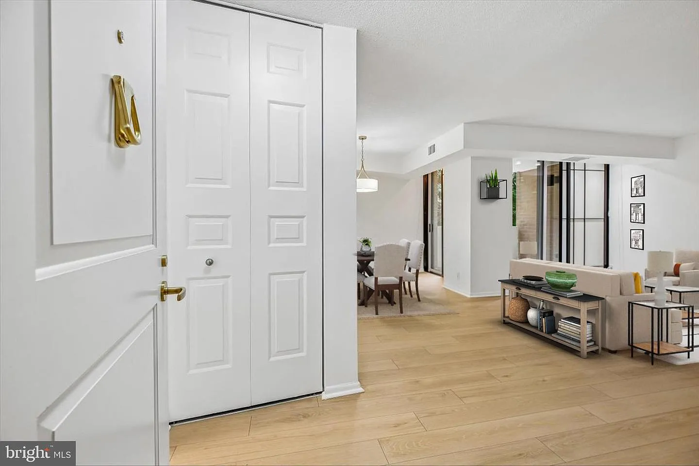 1 bed, 860 sqft, $2,350 — Photo 3