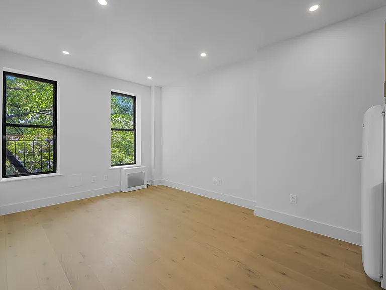 188 6th Ave #5R — Photo 5