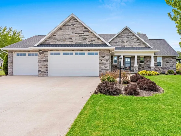 590 Royal Saint Pats Dr, Wrightstown, WI 54180