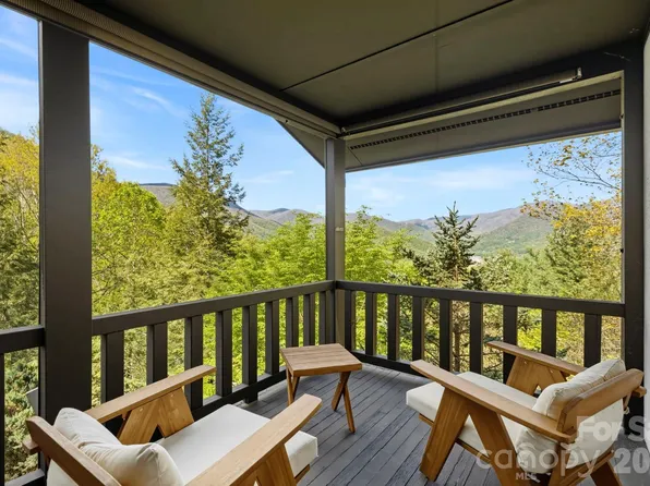 821 Summit Dr, Maggie Valley, NC 28751