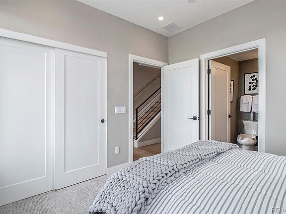3rd image of 2610 Westview Way
