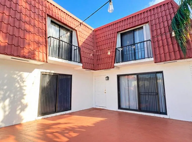 2 bed, 2.5 bath, 1650 sqft, $2,500 — Photo 4