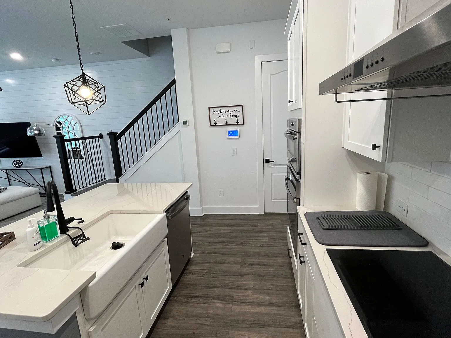 3 bed, 1606 sqft, $3,200 — Photo 3