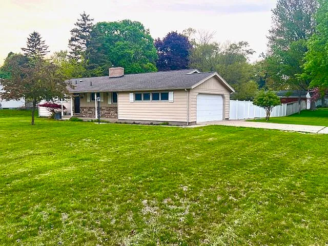 2060 Garland Dr photo 1