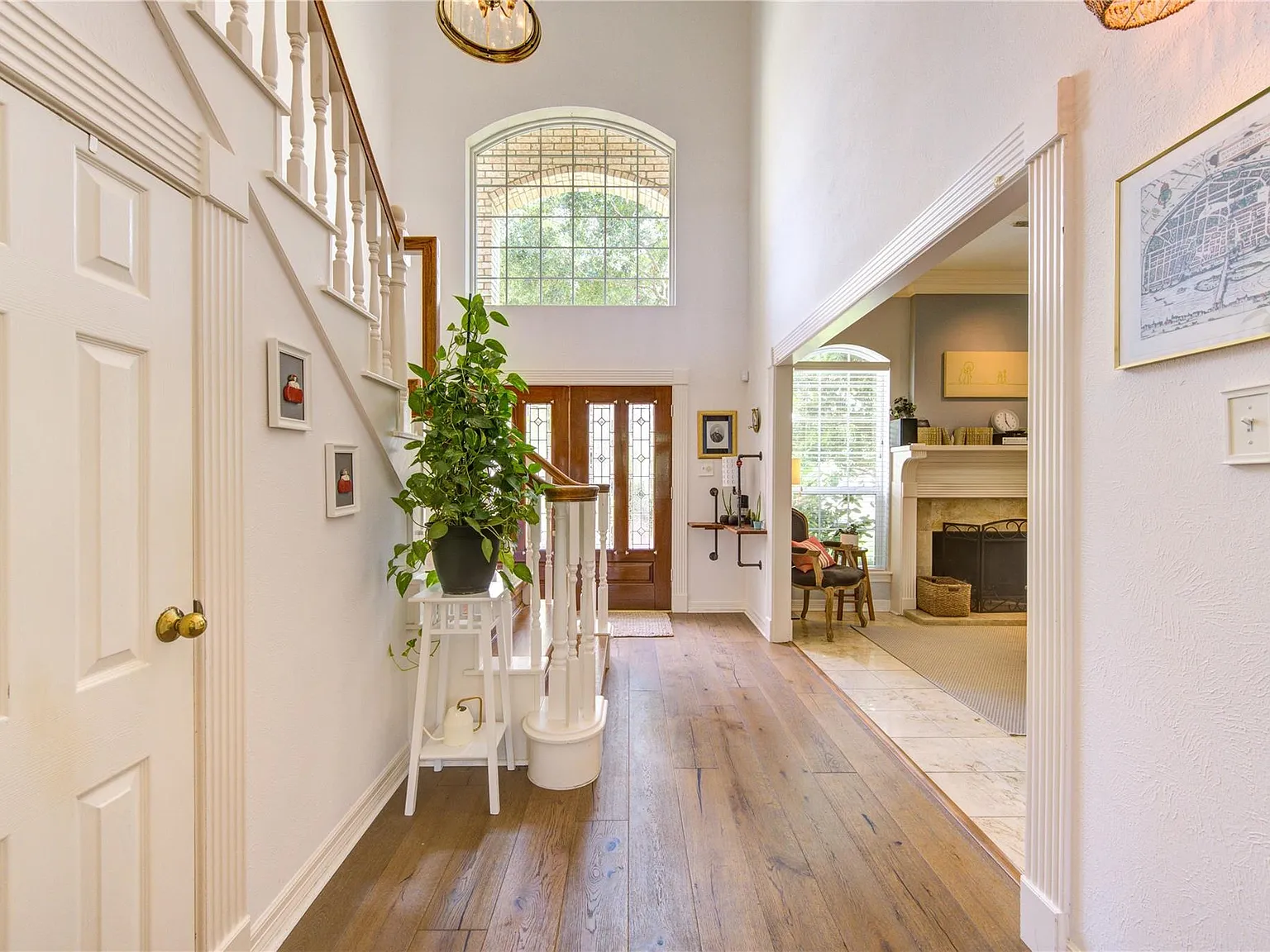 6 bed, 4.5 bath, 3700 sqft, $4,500 — Photo 2