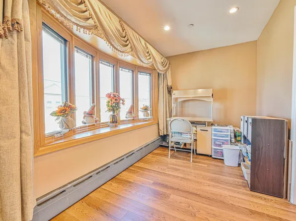 20 West 18th Road image 4 of 34