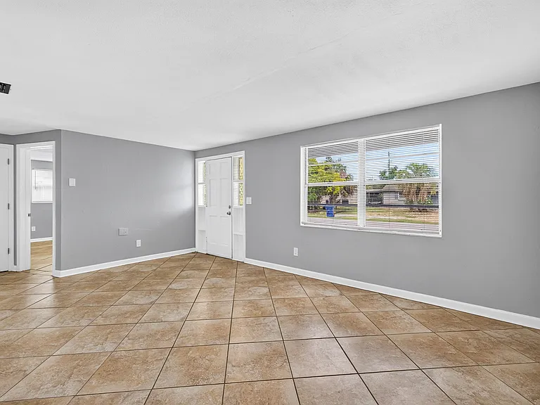 2516 Templewood Dr — Photo 5