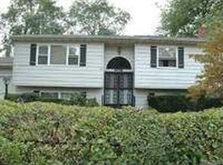 40 Nathalie Ave, Amityville, NY 11701