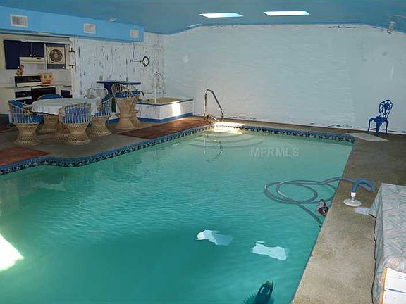 4th image of 879 46th Ave N