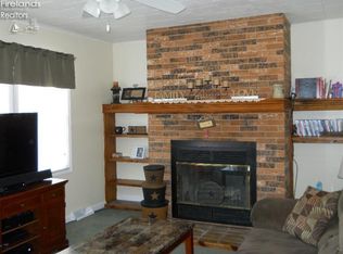 206 W Cayuga Trl, Sandusky, OH 44870