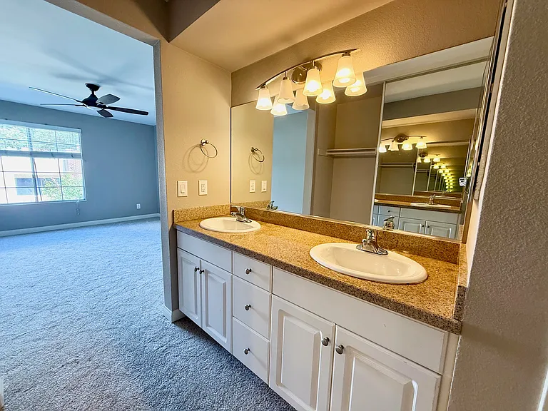 5550 Owensmouth Ave #214 — Photo 6