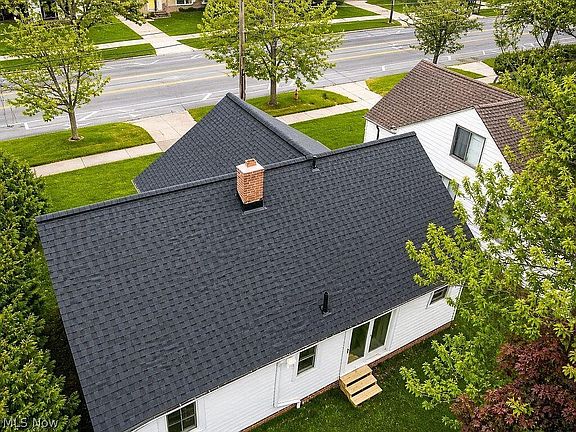 2nd image of 5860 Pearl Rd
